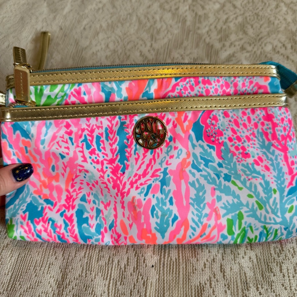 Lilly Pulitzer Toosie wristlet in “let’s cha cha cha” - Picture 2 of 8